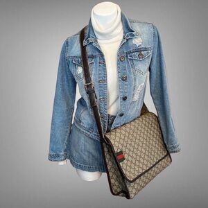 A513-  Gucci messenger crossbody bag